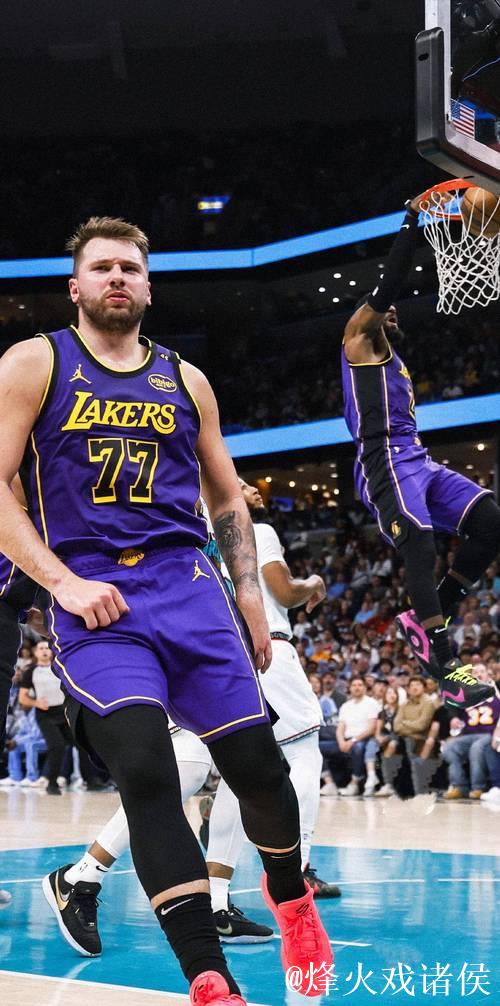 湖人防线漏洞频出？三巨头防守不力，重用悍将或为最佳策略